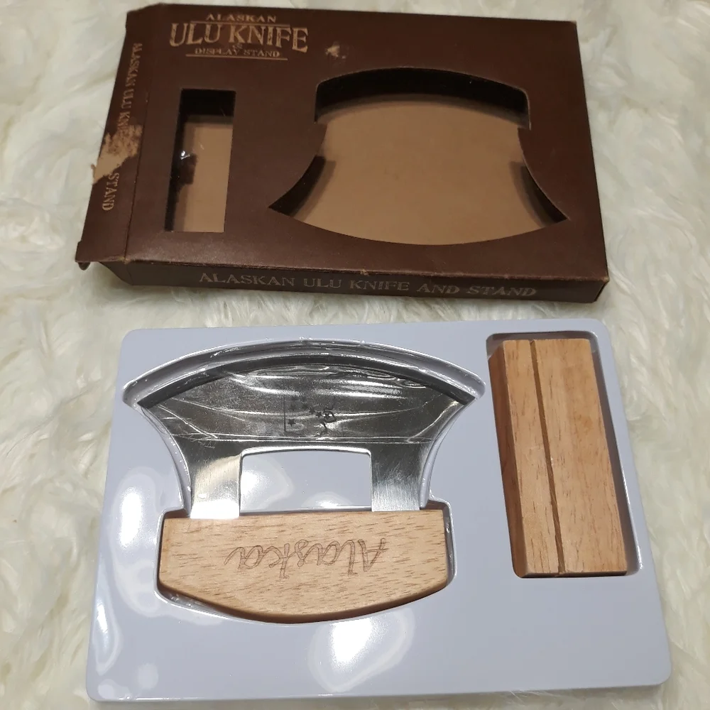 Alaskan Ulu knife with stand